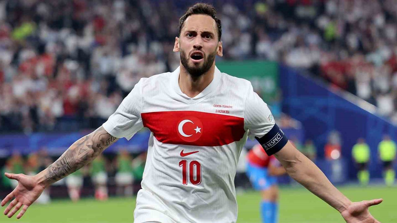 Hakan Çalhanoğlu: "Konya halkı ve şehri bildiğiniz gibi, bizi her zaman destekleyen bir şehir"