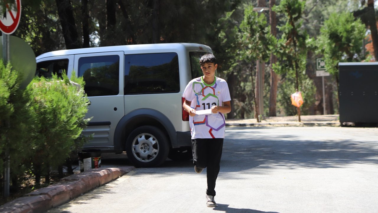 Meram'da İlköğretim Haftası renkli geçti: Öğrenciler oryantiring koşusunda buluştu