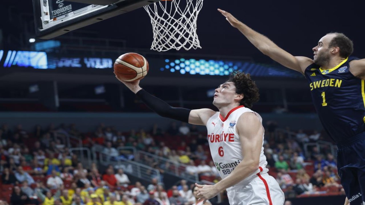 Milliler, Avrupa Basketbol Şampiyonası'nda çeyrek final biletini aldı! Türkiye: 85 - İsveç: 79