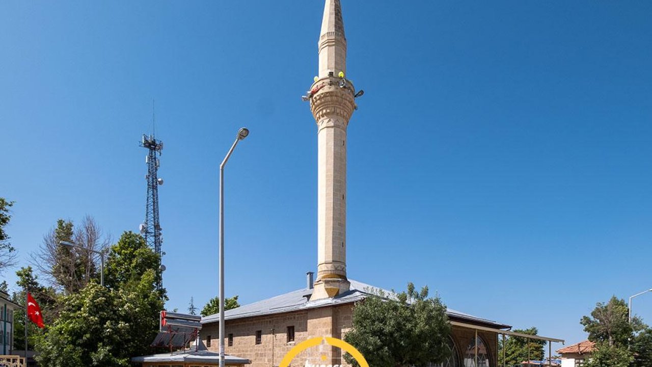 Çumra’nın tarihi hazinesi: Karamanoğlu İbrahim Bey Camii görenleri büyülüyor!