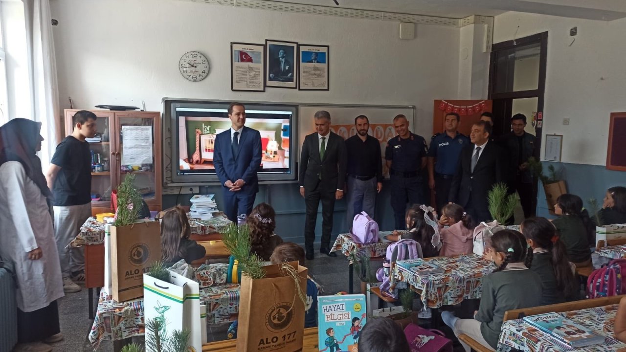 Derebucak'ta yeni eğitim öğretim yılı törenle açıldı