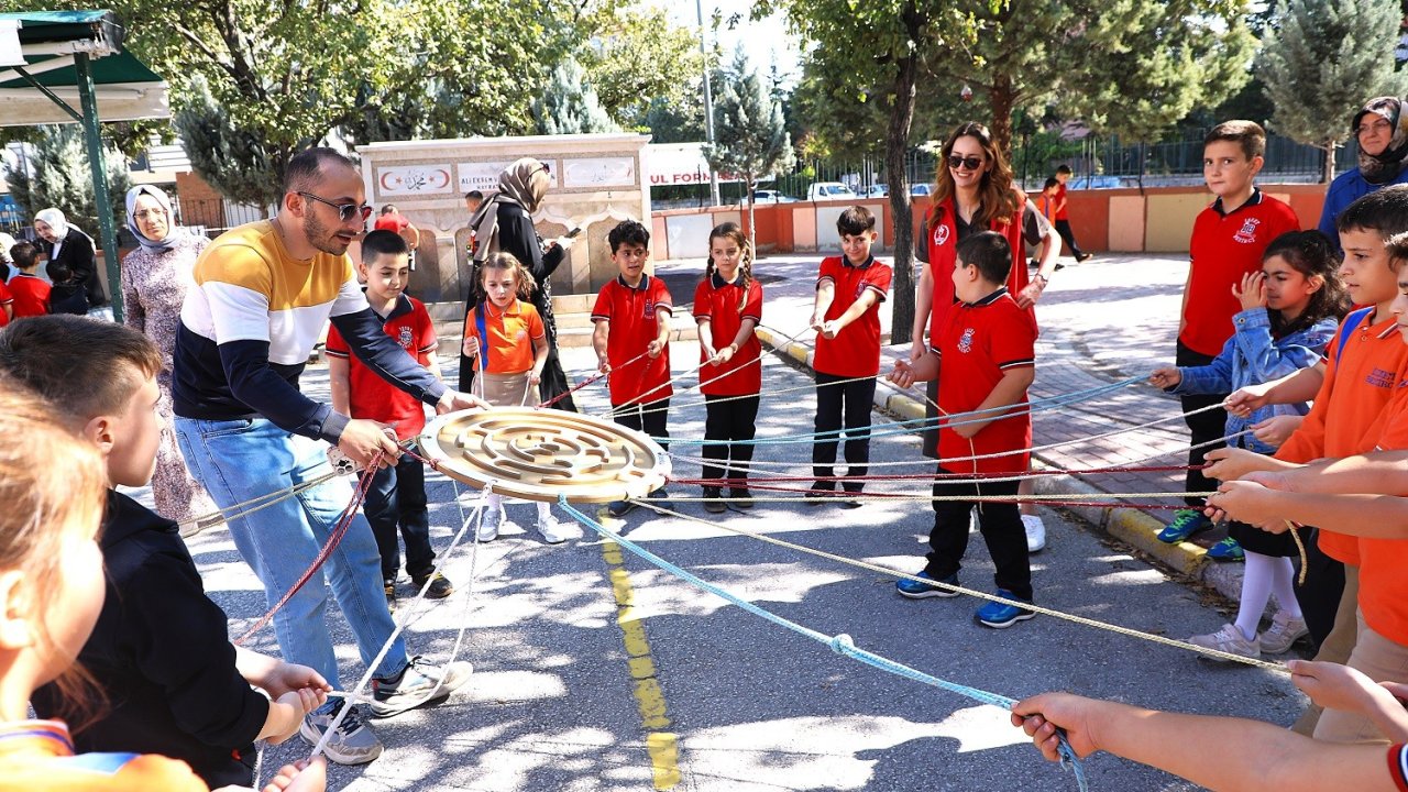 Karatay'da Halk Sağlığı Haftasında öğrenciler sağlıklı yaşam konusunda bilgielendirildi