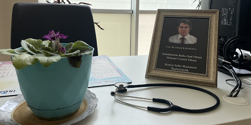 Doktor Ekrem Karakaya'nın hatırası, hastanedeki odasında yaşatılıyor
