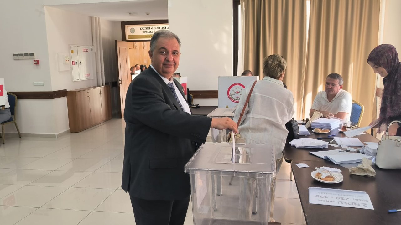 Konya Eczacı Odası'nda seçim heyecanı yaşandı! Ahmet Hakan Koru güven tazeledi