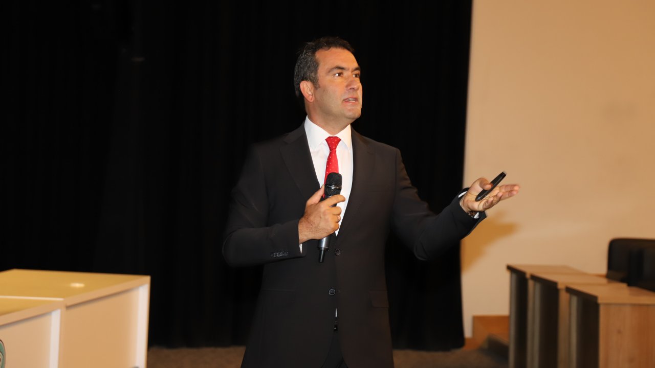 Dr. Ali Bozgedik; "Evliliklerde Ufak Tebessümler, Büyük Farklar Oluşturuyor"