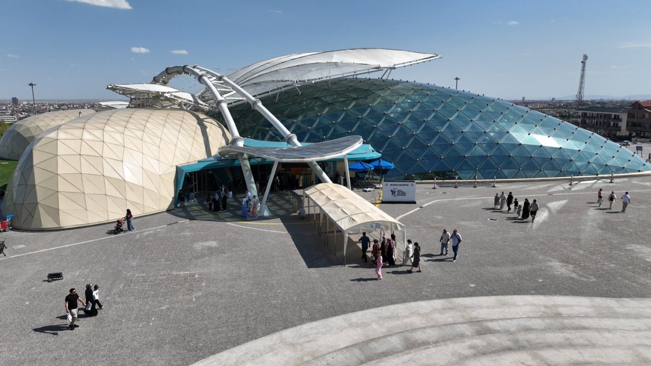 Konya Tropikal Kelebek Bahçesi ziyaretçilerin gözdesi olmaya devam ediyor