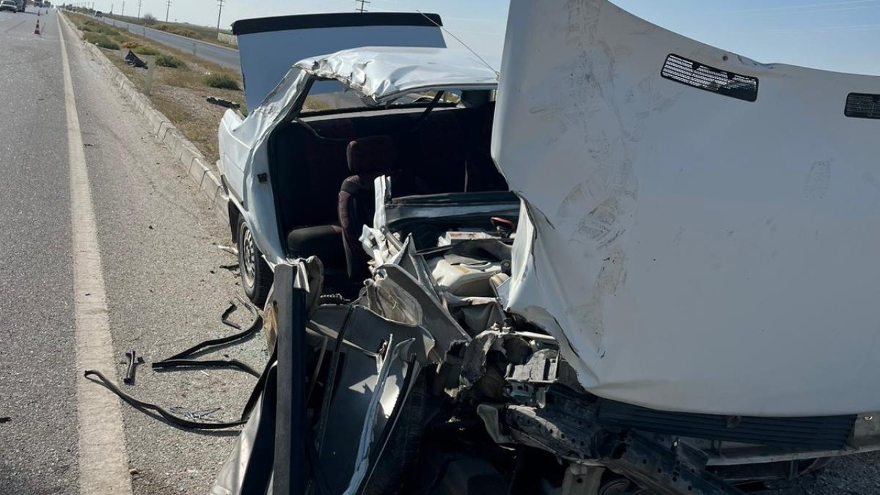 Konya'da otomobil tıra çarptı: 2 yaralı