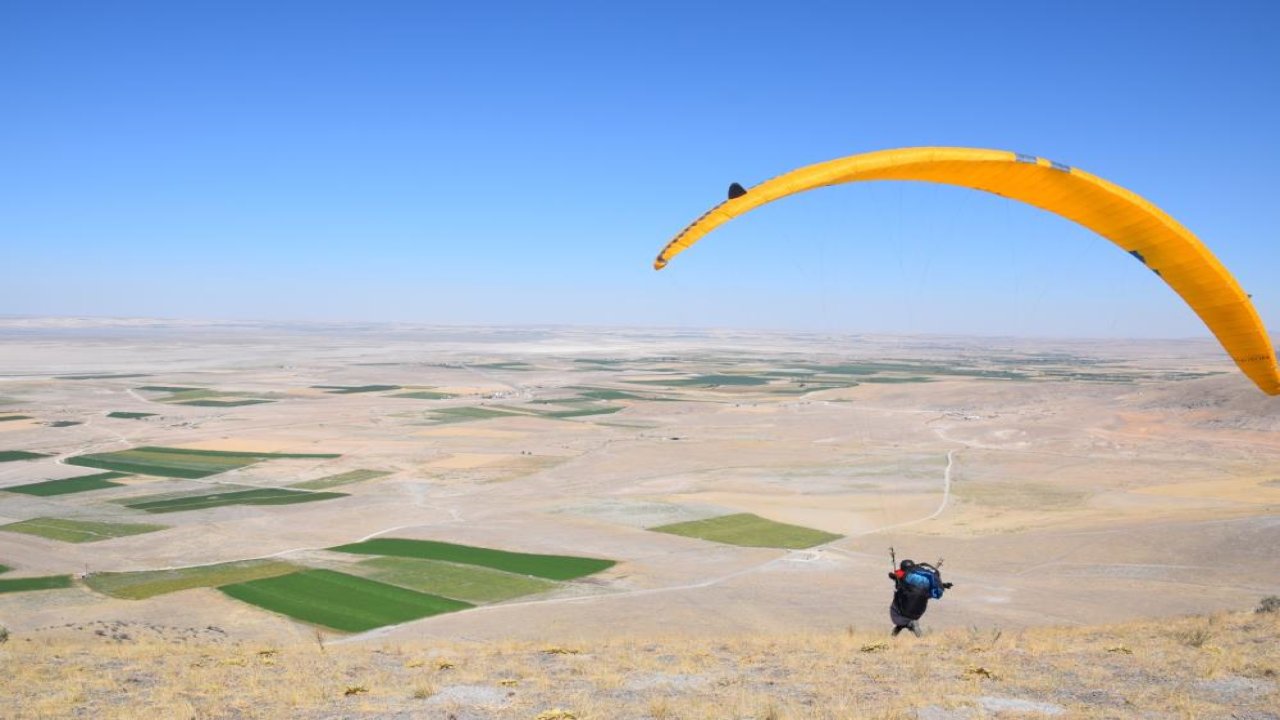 Karapınar'da yamaç paraşütü heyecanı yaşanıyor! Şampiyonaya ev sahibi