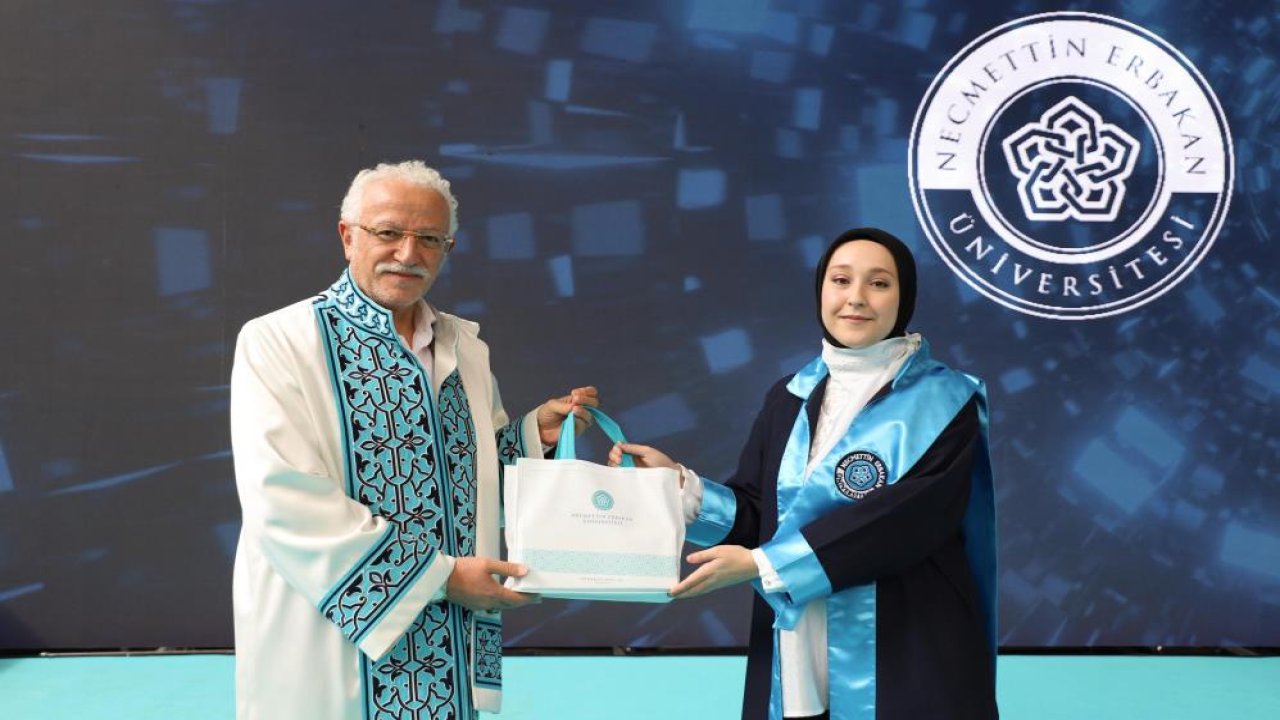 NEÜ'de "Bölüm birincileri mezuniyet ve geleceğe mesaj töreni" coşkusu