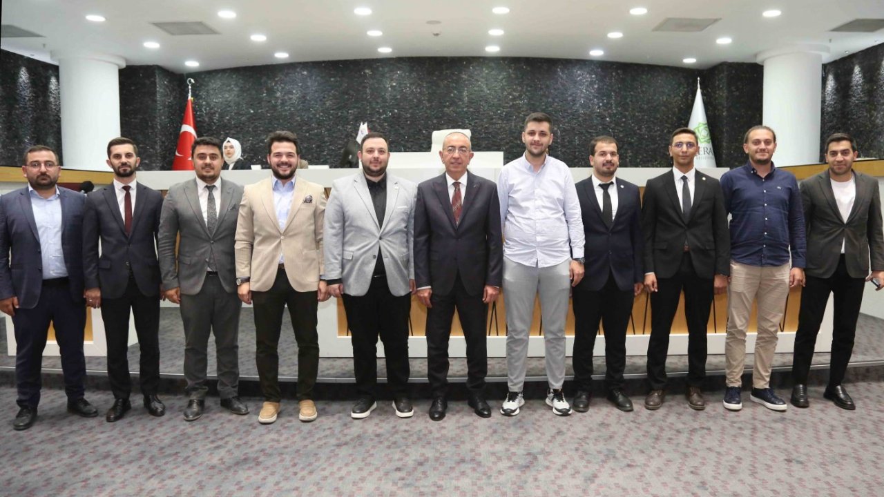 Meram Gençlik Meclisi 4. Genel Kurulu coşku ve heyecanla gerçekleştirildi! Başkan Kavuş Genel Kurulda gençlere birde müjde verdi