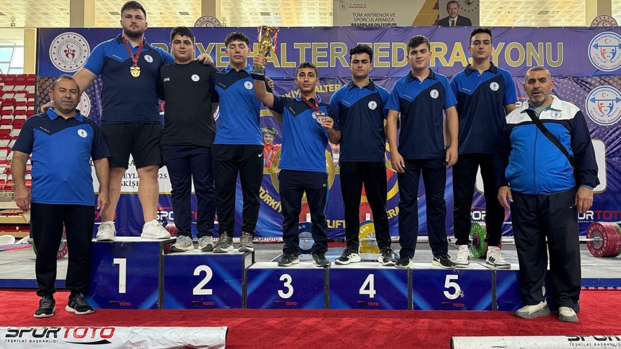 Selçuklu Belediyespor Halter Takımı Türkiye üçüncüsü oldu! Genç sporculardan gururlandıran başarı