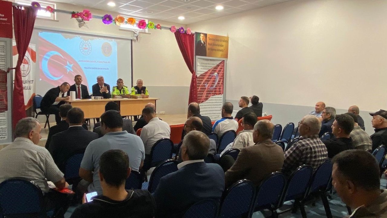 Karapınar'da taşımalı eğitim şoförleri bilgilendirildi