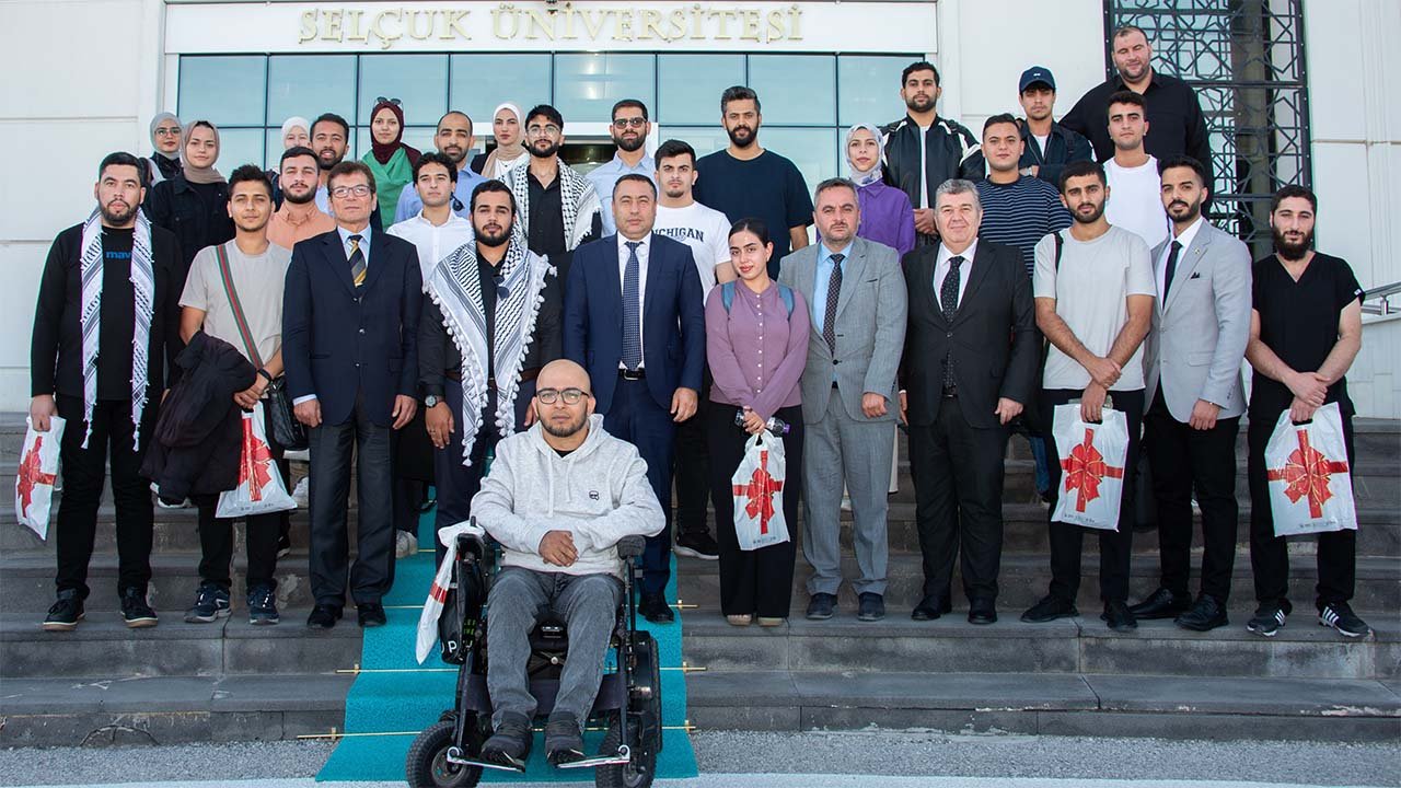 Selçuk Üniversitesi yönetimi Filistinli öğrencilerle bir araya geldi