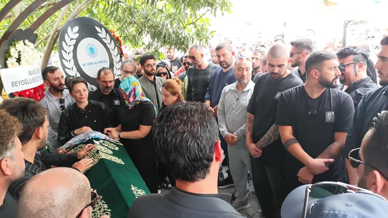 Türk arabesk müziğinin sevilen isimlerinden Güllü son yolculuğuna uğurlanıyor