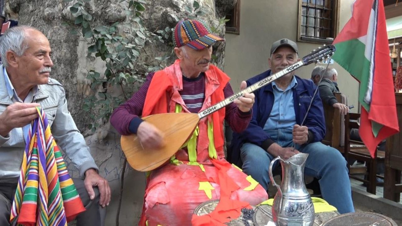 Çeşitli kostümler giyip Filistin'e destek oldu!