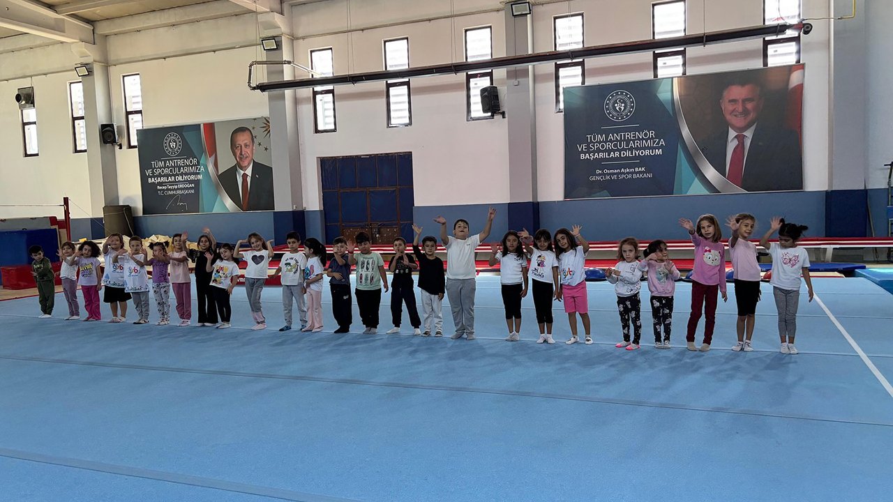 Minik cimnastikçiler Konya’da parlıyor!