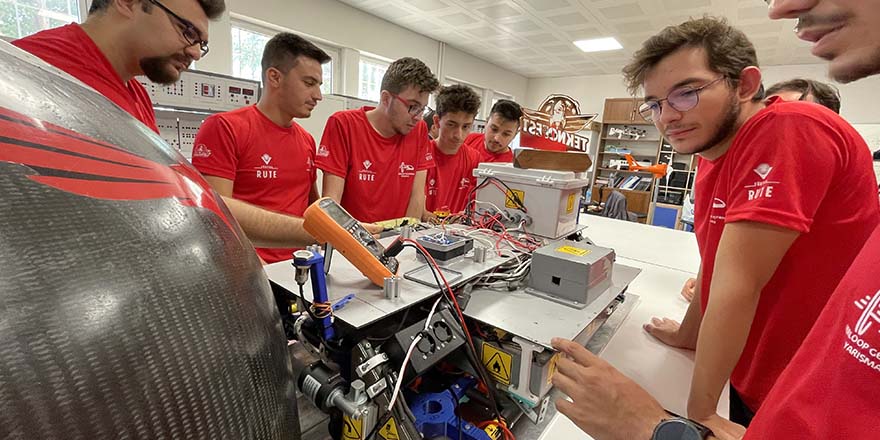 Üniversiteliler tasarladıkları "hyperloop" ile Türkiye'de öncü olmak istiyor