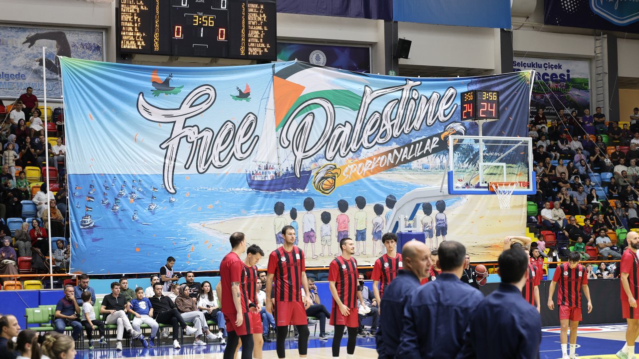 Basketbol karşılaşmasında Gazze'ye destek pankartı açtılar! Konya BBSK 3. haftada da kazandı