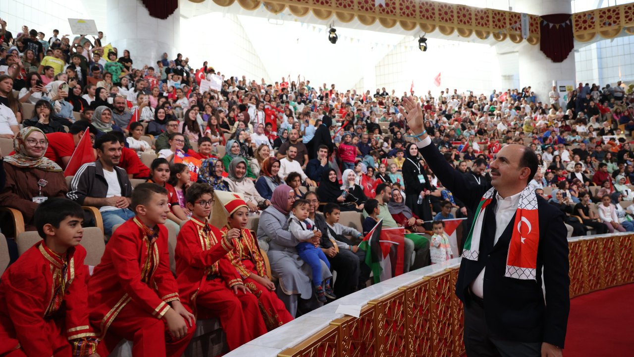 Başkan Altay Bilgehane öğrencileriyle bir araya geldi; Her daim hakikatin yanında, zalimin karşısında olacağınıza inancım tamdır