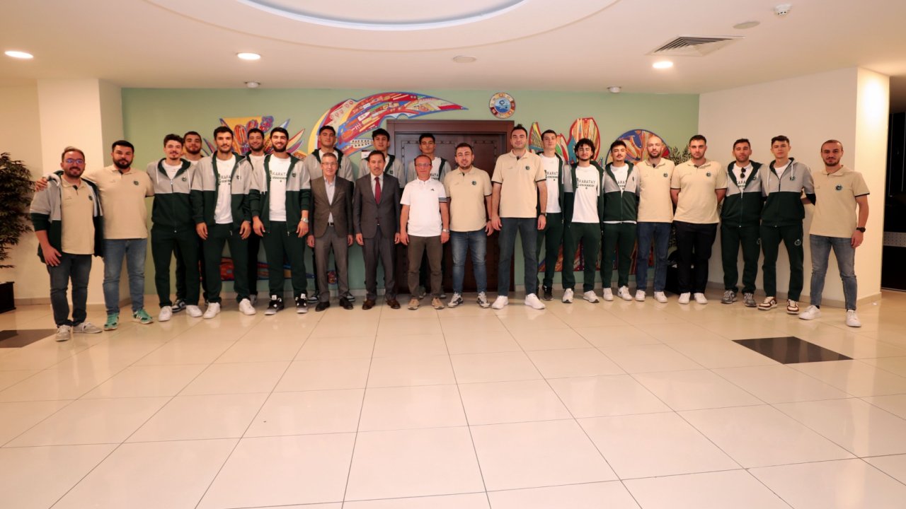 Başarıları artarak devam eden Karatay'ın uzun adamları Başkan Kılca'yı ziyaret etti! Moral depoladılar