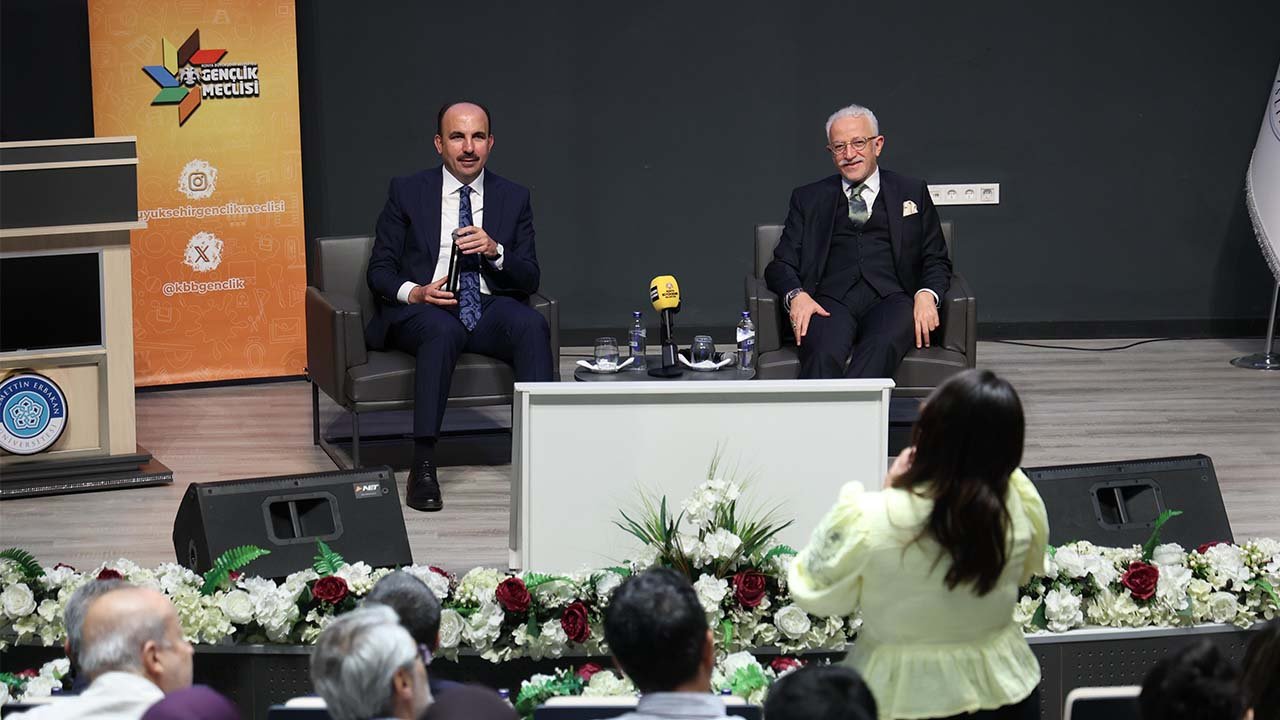 Uğur İbrahim Altay NEÜ'de mühendislik okuyan öğrencilerin sorularını cevapladı