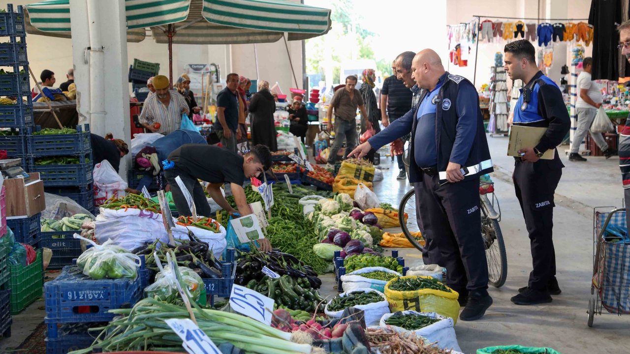Meram Zabıtası'ndan semt pazarlarında sıkı takip