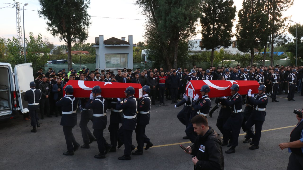 Feci kazada şehit olan jandarma personelleri gözyaşlarıyla memleketlerine uğurlandı
