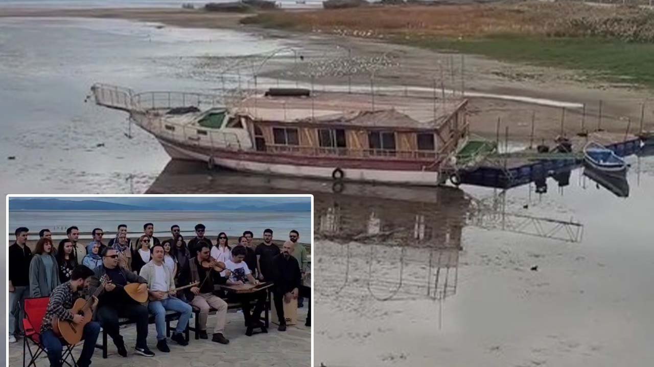 Beyşehir Gölü'ndeki mini adada türkülerle "Beyşehir Gölü kurumasın" farkındalık etkinliği