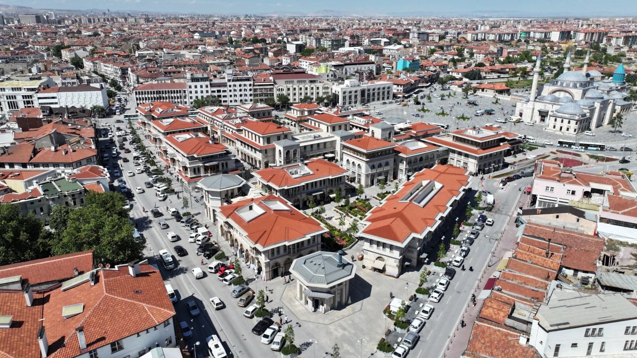 Karatay’ın kalbinde tarih ve alışveriş bir arada: Türbeönü Çarşıları ziyaretçilerini bekliyor!