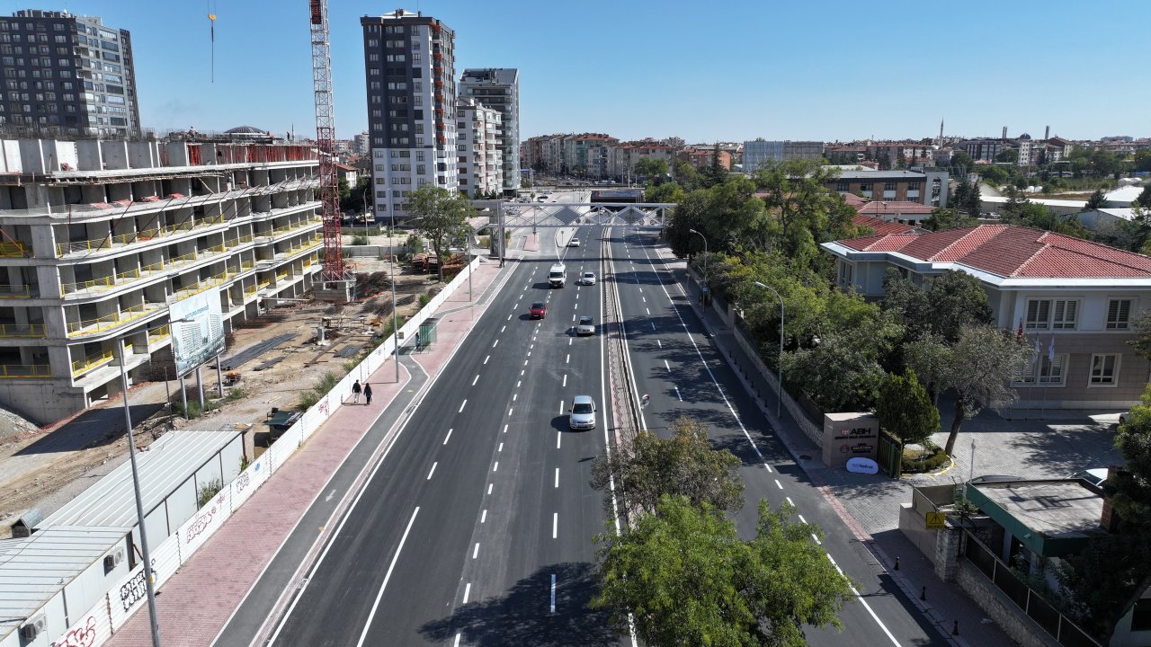Şehrin merkezinde ulaşım kalitesine katkı! Konya Büyükşehir Vatan Caddesi'nde sıcak asfalt çalışmalarını tamamladı