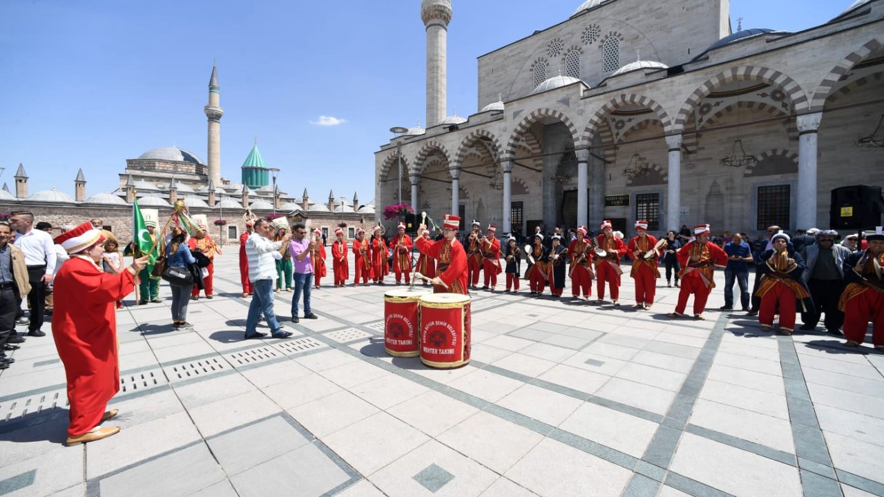 Konya’da mehter ezgileri yankılanıyor: Mevlana Meydanı’nda ücretsiz konserler başlıyor!