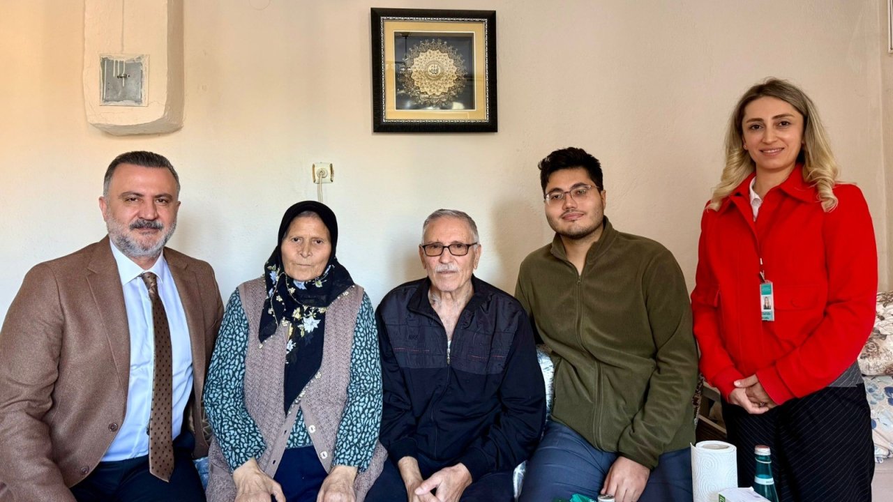 Akşehir'de evde sağlık hizmeti alan vatandaşları ziyaret ederek destek oldular