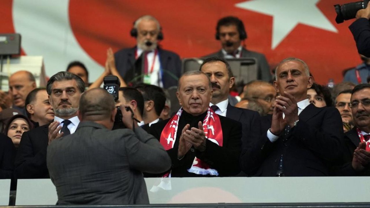 Cumhurbaşkanı Erdoğan Millilerimizi yalnız bırakmadı! Türkiye- Gürcistan karşılaşmasını Kocaeli'de izledi