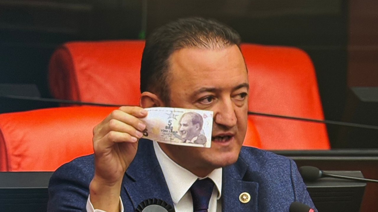 CHP Konya Milletvekili Bektaş, 5 Lira ile örnekledi! Türk Lirasının değer kaybına dikkat çekti