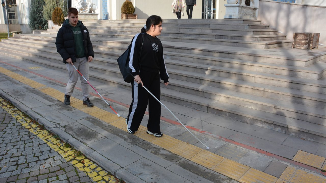 Bugün onların günü! Sarı; “Beyaz Baston Bağımsızlık, Özgürlük ve Eşit Yaşam Hakkının Simgesidir”