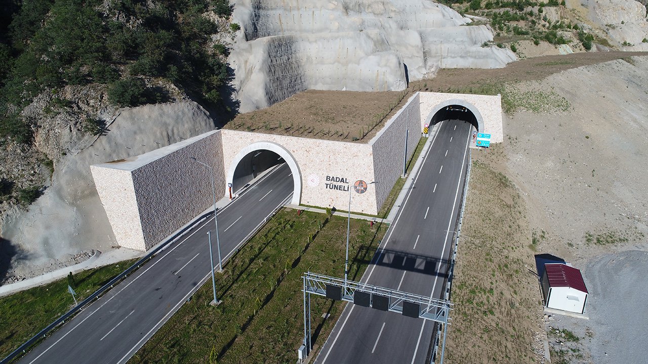 Sürücüler dikkat! Türkiye genelinde yoğun yol çalışmaları başladı! İşte kapalı güzergâhlar ve alternatifler