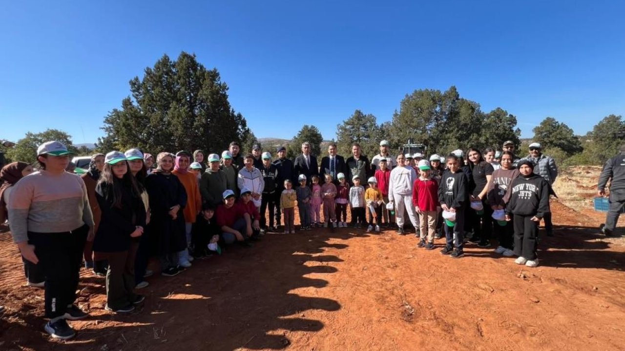 Konya'da öğrenciler fidan dikti!