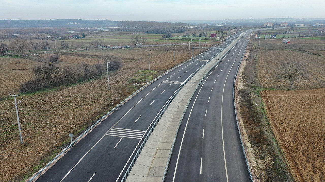 Türkiye genelinde yol çalışmaları hız kesmiyor! Sürücüler dikkat: Bu güzergâhlarda trafik kontrollü sağlanıyor