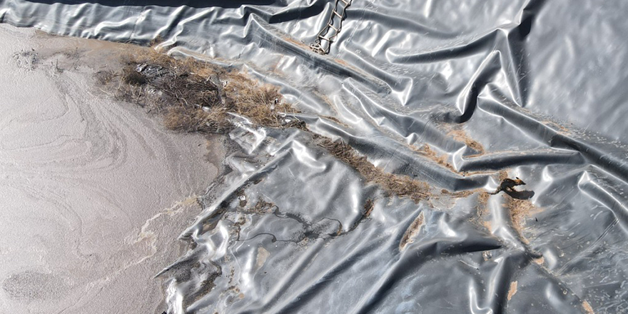 Gübre havuzunda mahsur kalan tilki 1,5 saatlik çalışmayla kurtarıldı