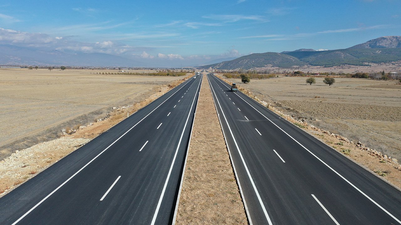 Türkiye genelinde yol çalışmaları başladı: Konya ve Karaman sürücüleri dikkat!
