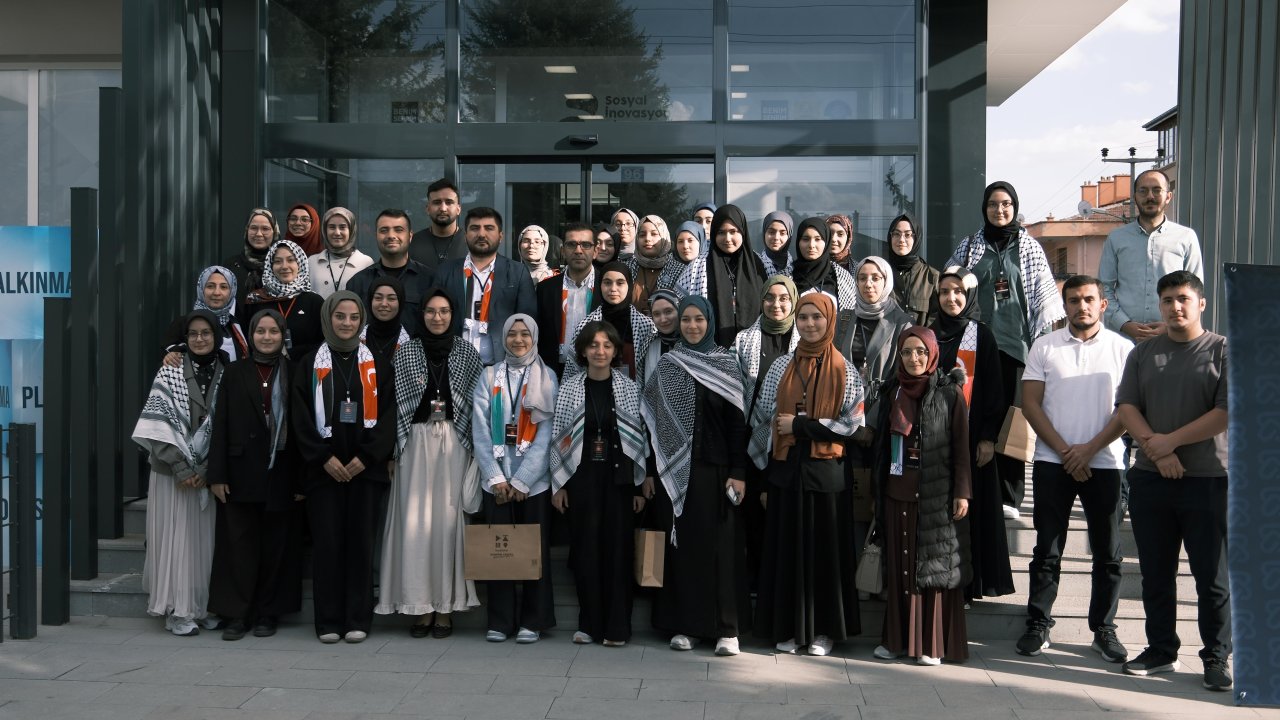 Kudüs Çalışma Grubu'nun bu çalıştayı liseli gençlere Filistin farkındalığı kazandırıyor