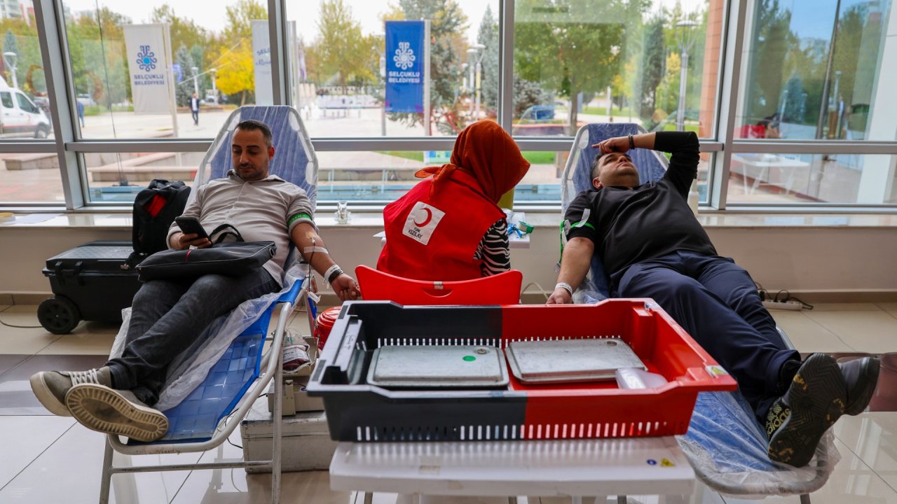 Selçuklu Belediyesi personelinden Kızılay'a kan bağışı desteği