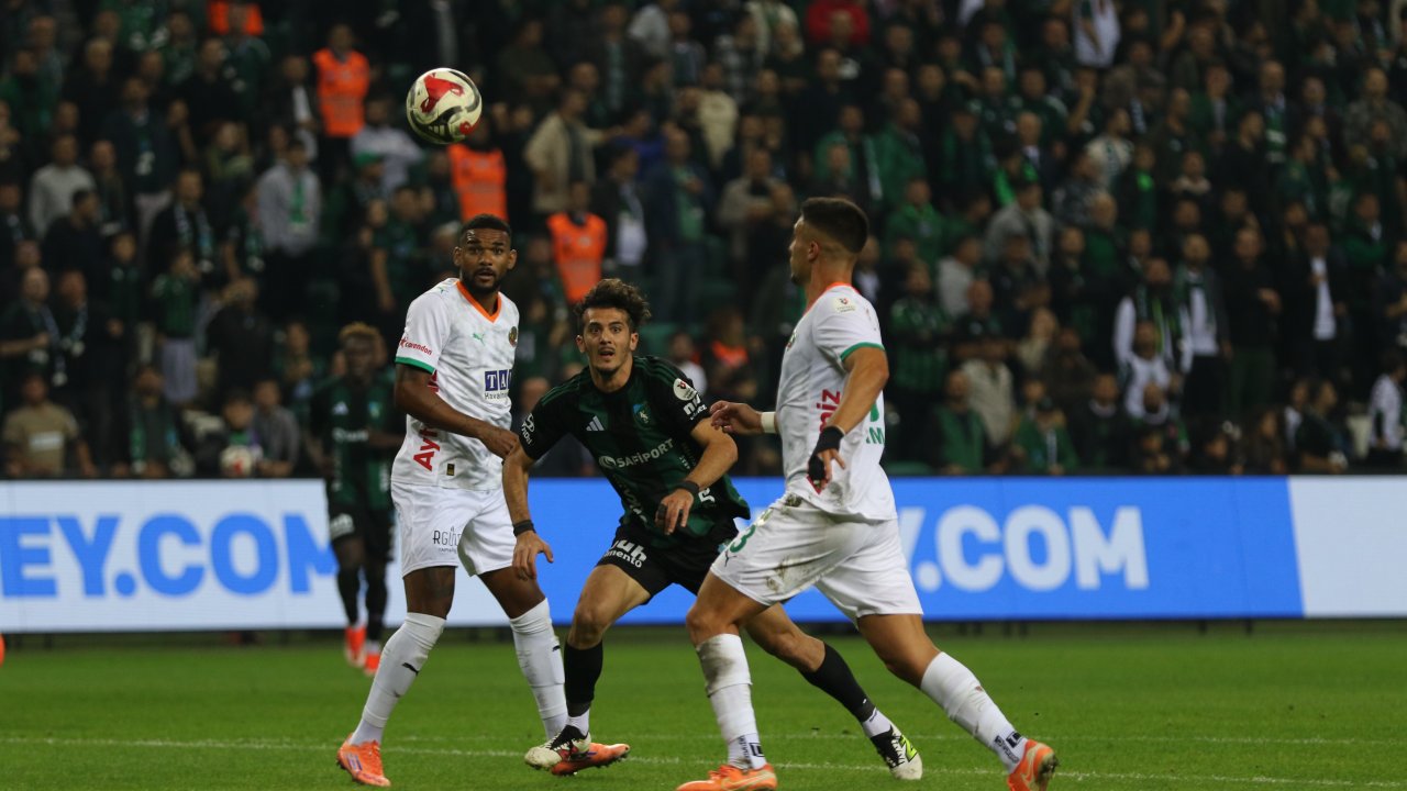 Kocaelispor kazanmaya devam ediyor: Kocaelispor 2 - 0 Alanyaspor