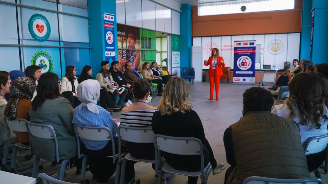 RTÜK tarafından “Siber Zorbalıkla Mücadele” seminerleri Selçuk Üniversitesi ev sahipliğinde düzenleniyor
