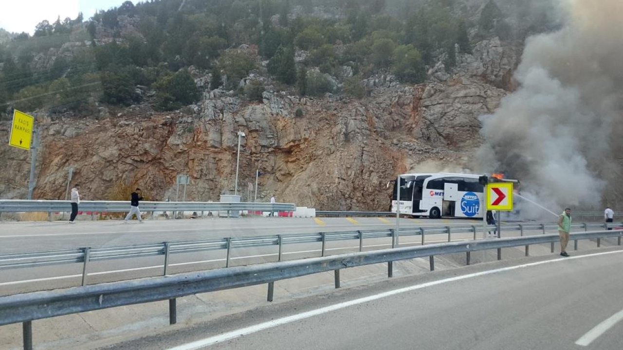 Seydişehir'de yolcu otobüsü alev aldı