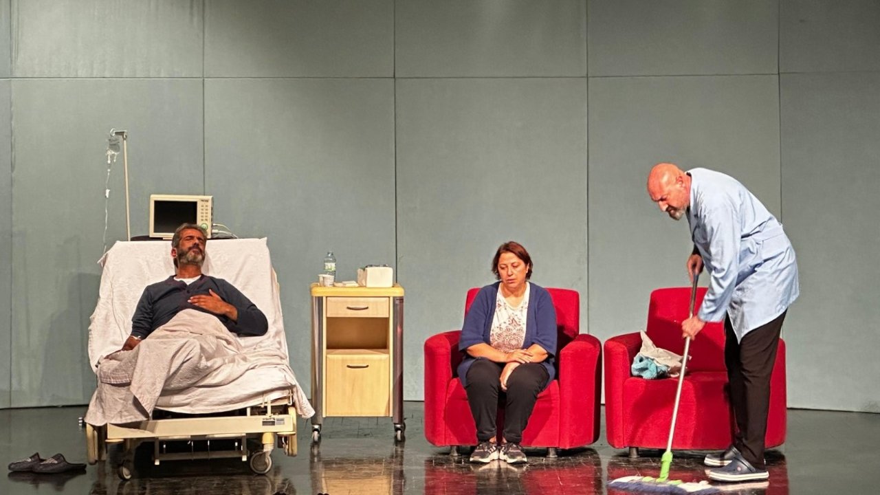 “Boncuk Abla” oyununa seyirciden tam not