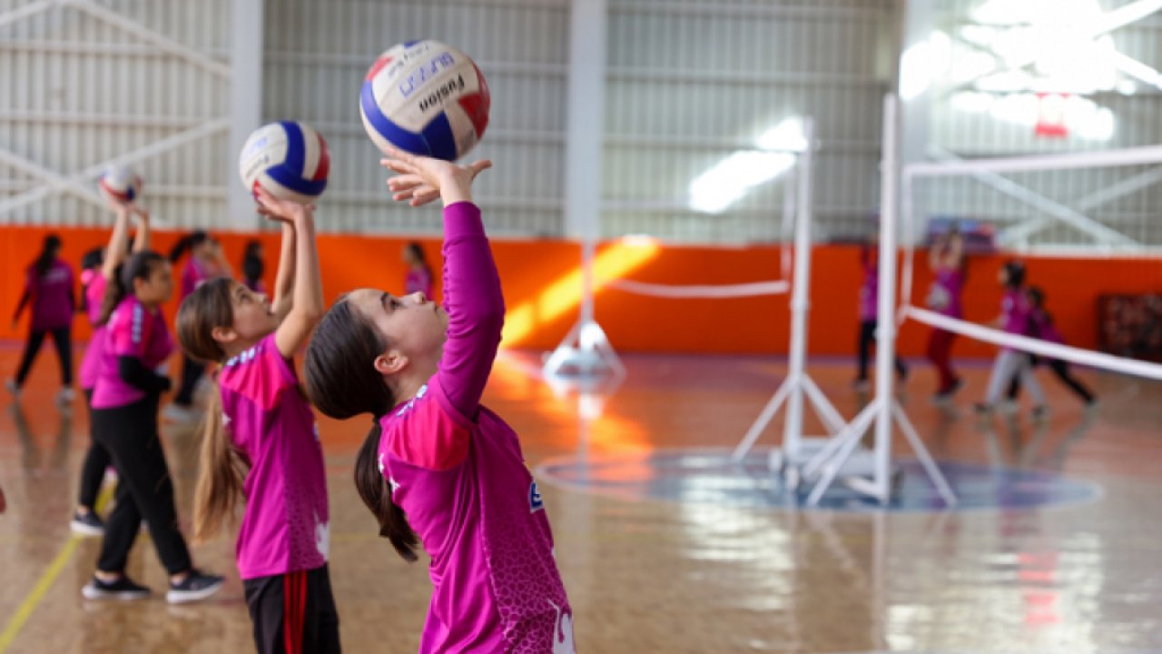 Selçuklu Belediyesi Kış Spor Okulları’nda 678 öğrenci voleybol heyecanı yaşıyor