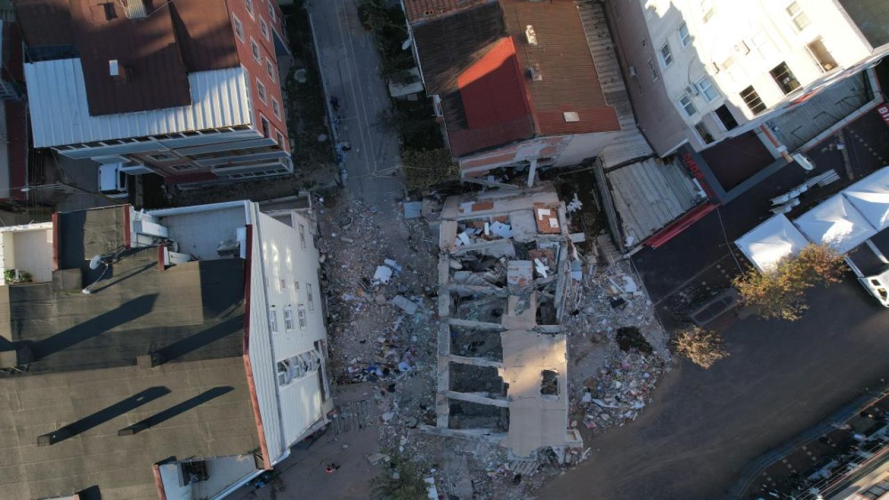 Gebze'de 4 kişiye mezar olan binada çalışmalar sabahın ilk ışıklarıyla başladı