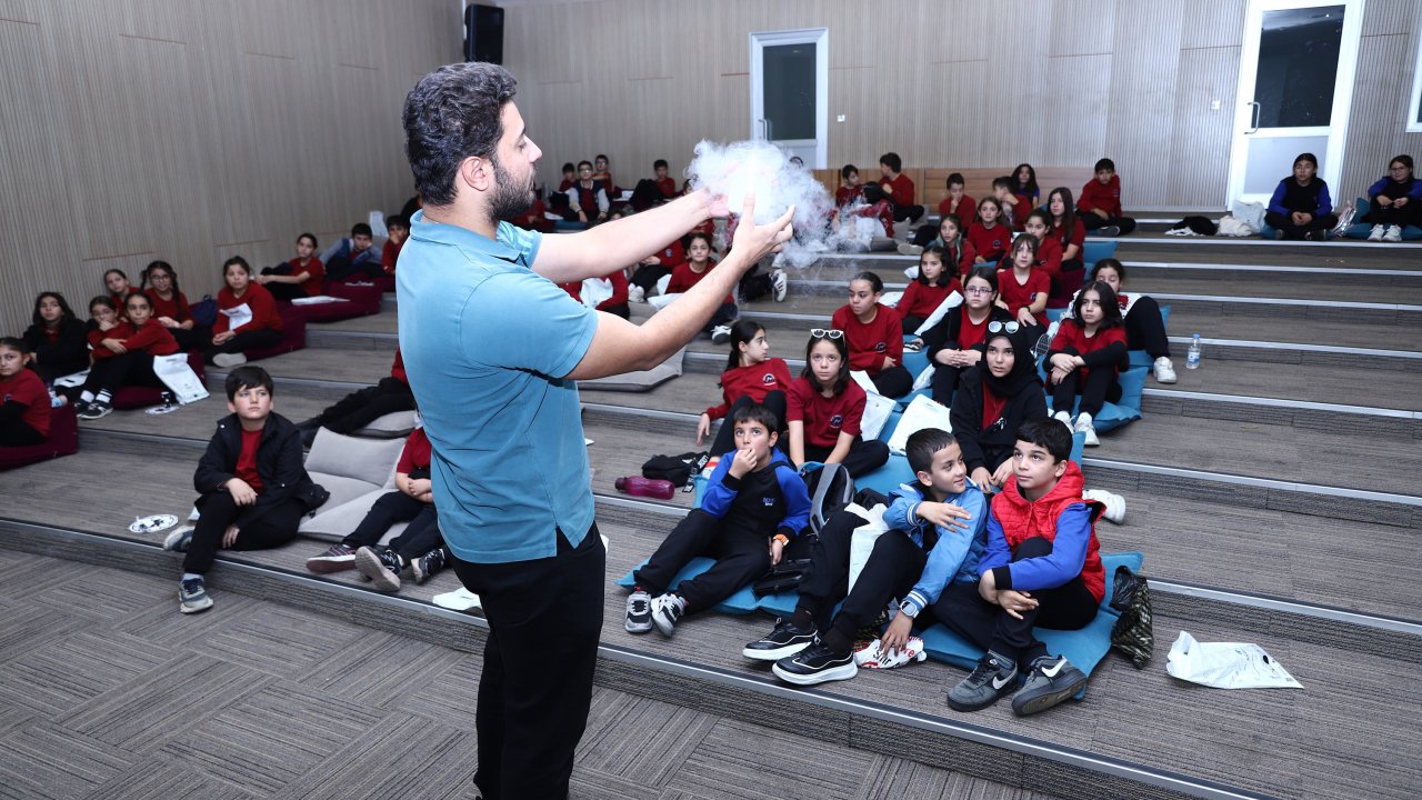 Konya Büyükşehir, 28 ilçeden 13 bin öğrenciyi bilimle buluşturuyor