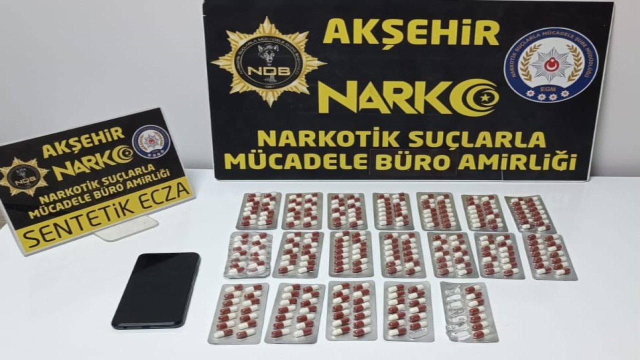 Akşehir'de sahte kimlikle yakalanan şahıstan uyuşturucu hap çıktı